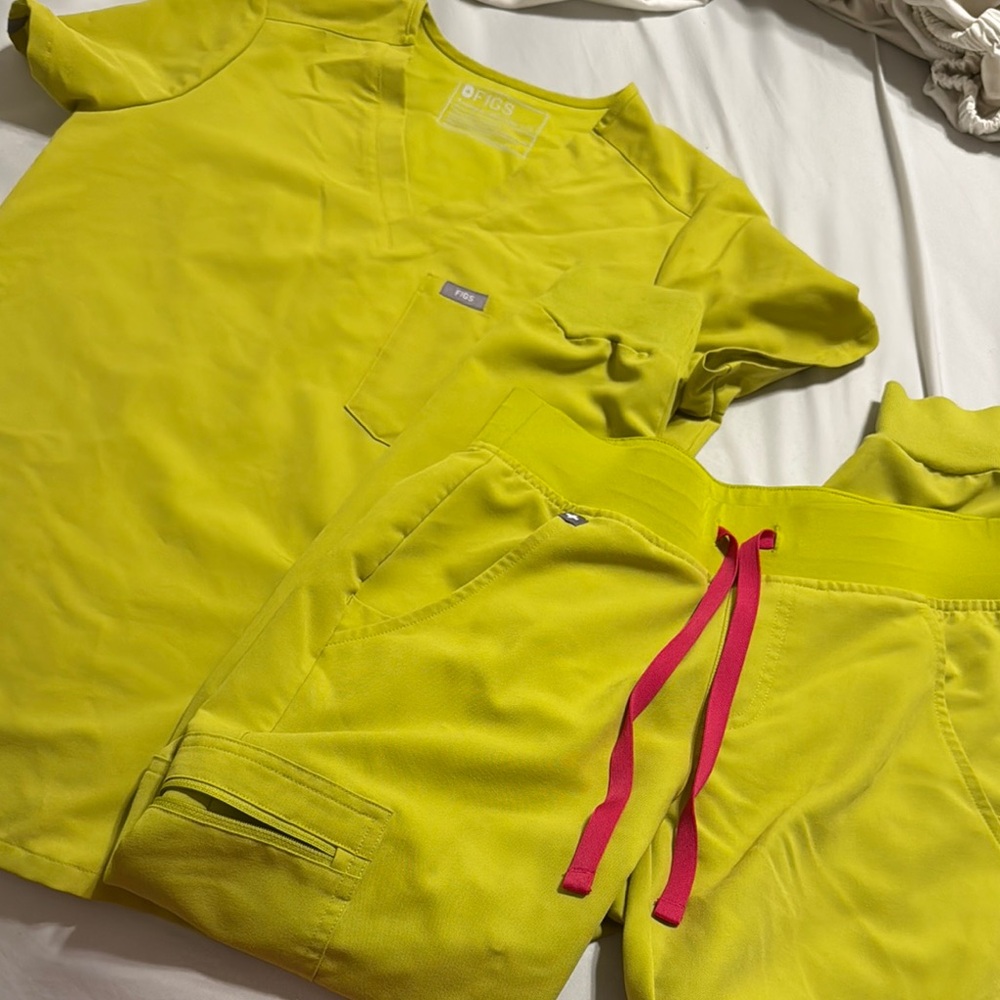 Lime Green Scrub Set with Pink Drawstrings